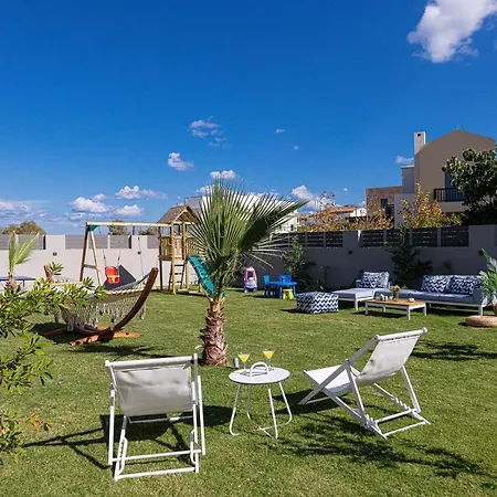 Lagoon Seaside Villa, Sumptuous Retreat,by Thinkvilla Vilă *